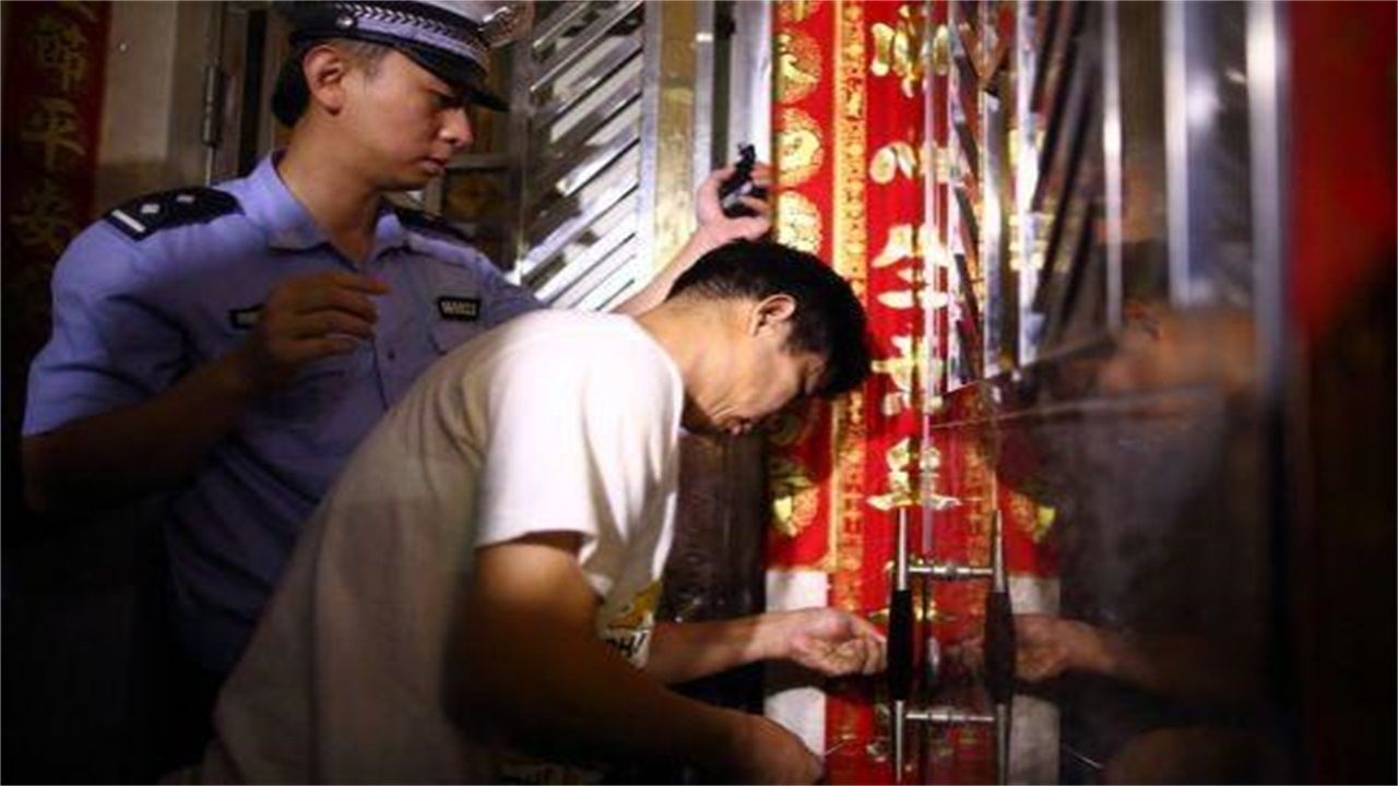 杭州请开锁师傅开了锁后，师傅为什么一般都不进门，就算主人请也不进去？